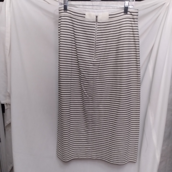 ALICE+OLIVIA Striped Midi Skirt w/Deep Front Vent - Picture 3 of 8